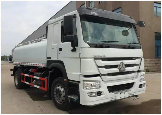 Euro II Emission Sinotruk HOWO Water Container Truck